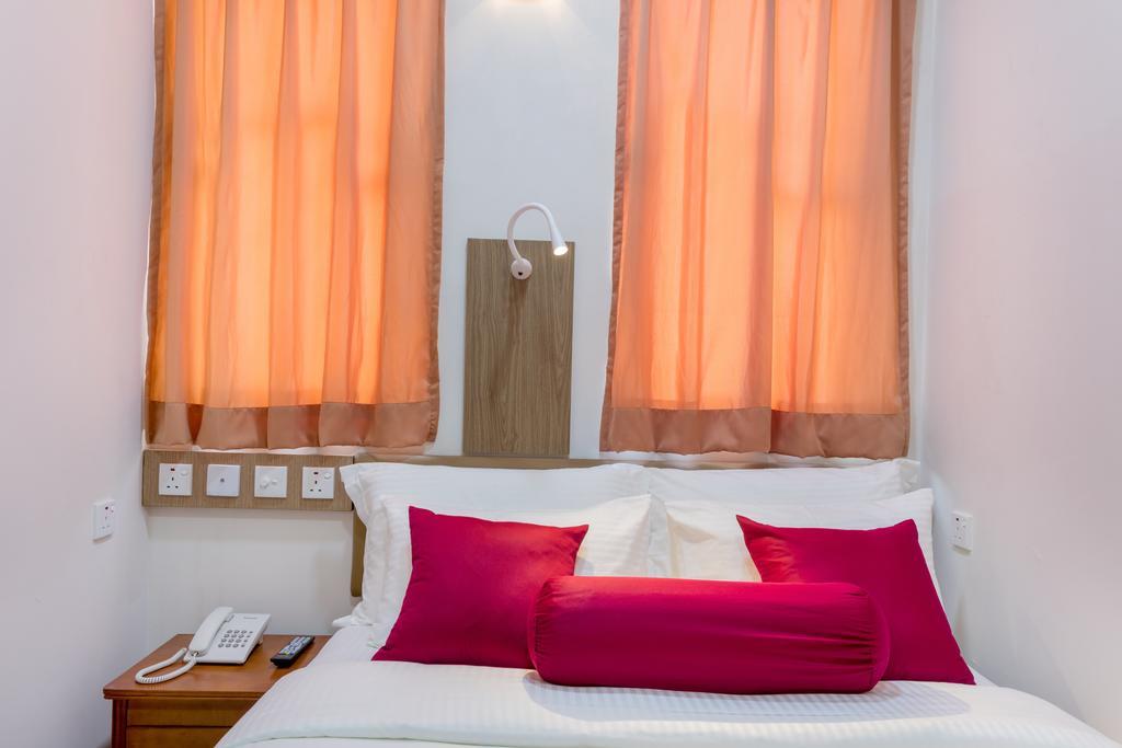 Novina Hotel Male Exterior photo
