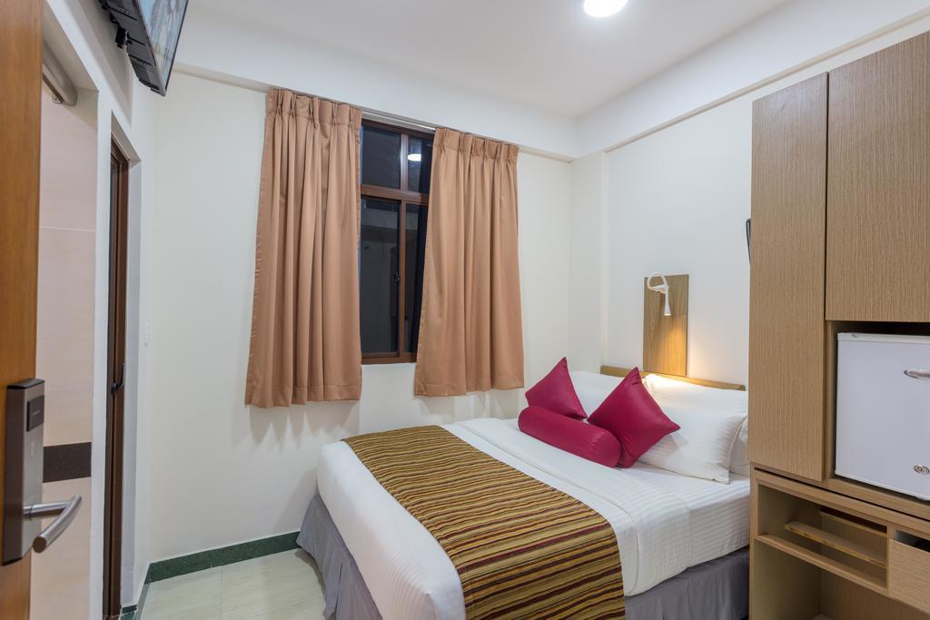 Novina Hotel Male Exterior photo
