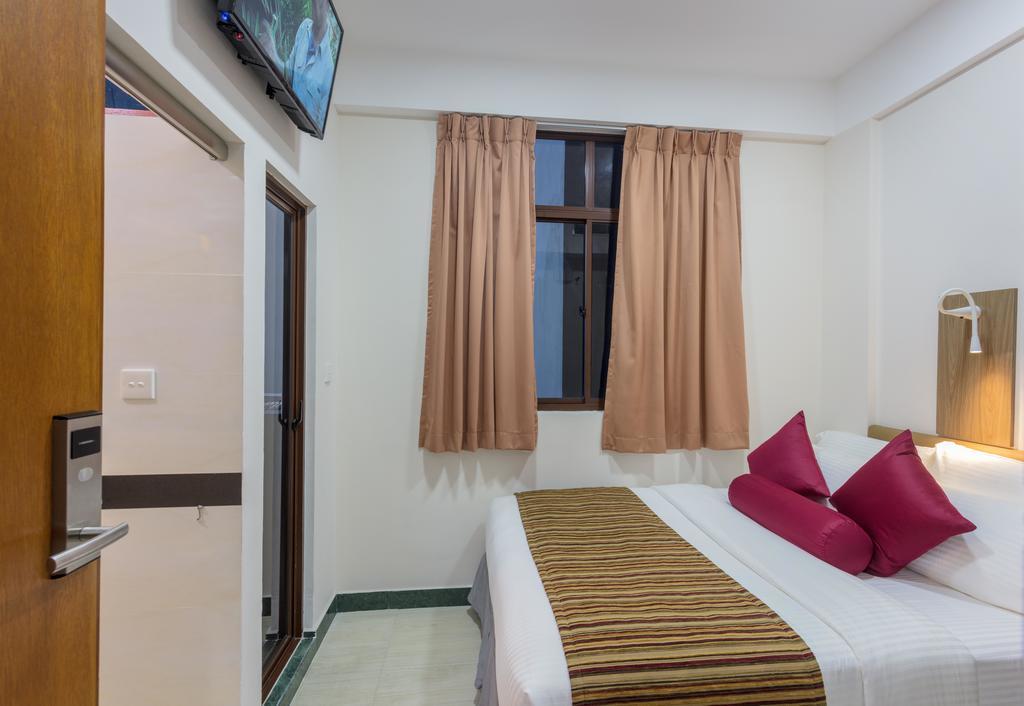 Novina Hotel Male Exterior photo