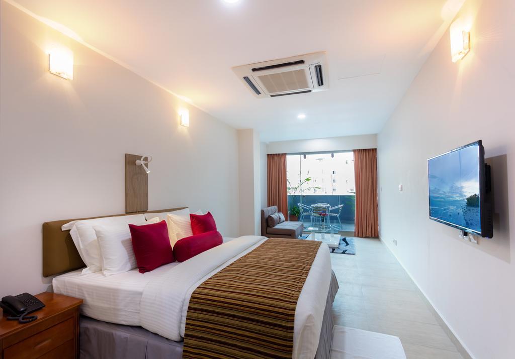 Novina Hotel Male Exterior photo