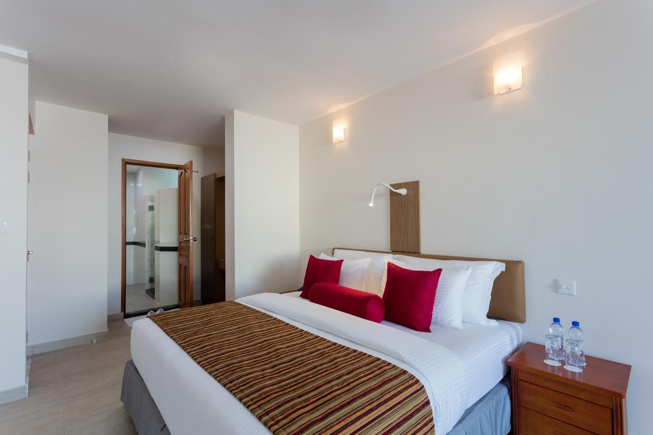 Novina Hotel Male Exterior photo