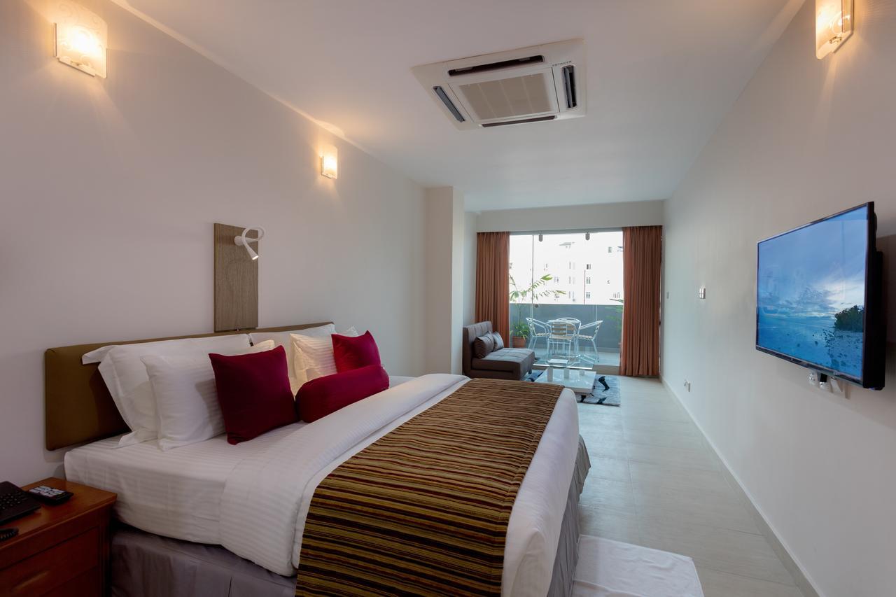 Novina Hotel Male Exterior photo